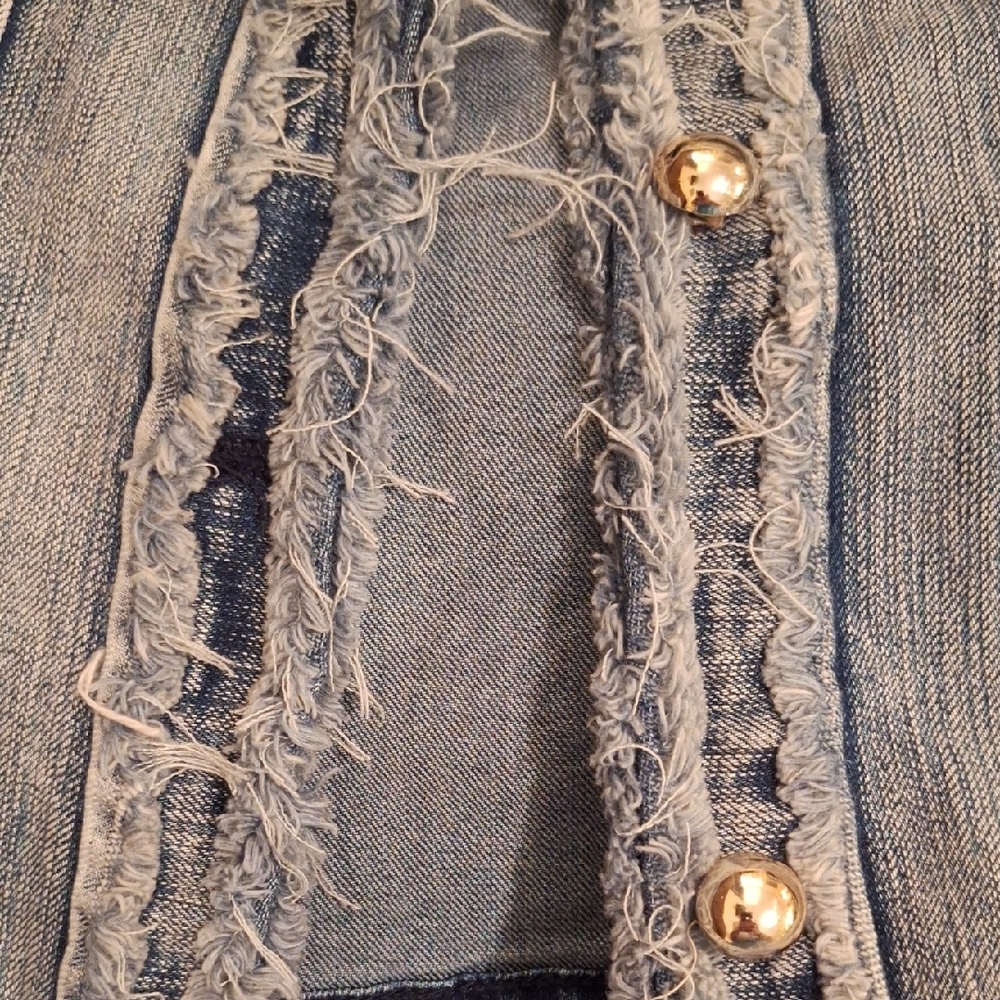 Stylish Light Blue Denim Jacket with Pearl Accents. NWT Size Med - Picture 15 of 15